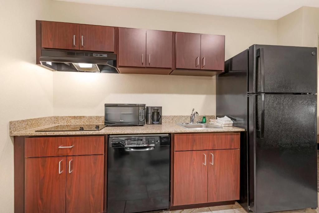 Kuchyň nebo kuchyňský kout v ubytování Comfort Inn & Suites Morgan - South Ogden