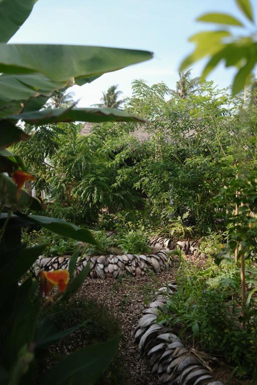 Zahrada ubytování Flow - Temple of Health - Ayurvedic Cafe, Steam Room & Ice Plunge Gili Air
