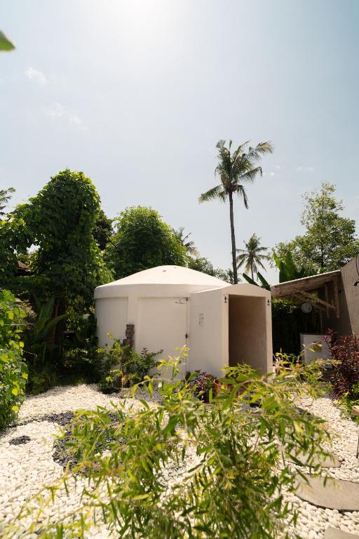 Zahrada ubytování Flow - Temple of Health - Ayurvedic Cafe, Steam Room & Ice Plunge Gili Air