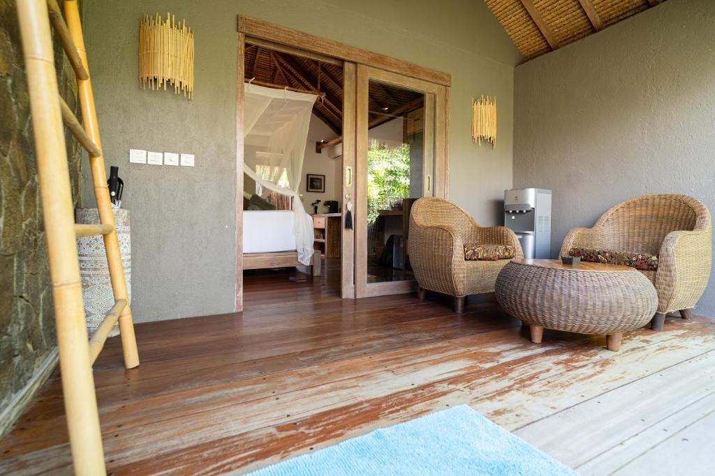 Posezení v ubytování Flow - Temple of Health - Ayurvedic Cafe, Steam Room & Ice Plunge Gili Air