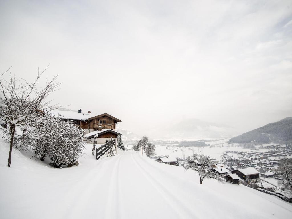Modern Mansion in Kaprun near Ski Area v zimě