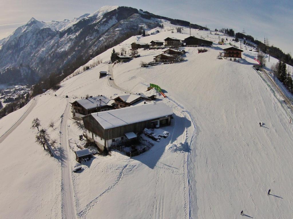 Modern Mansion in Kaprun near Ski Area v zimě