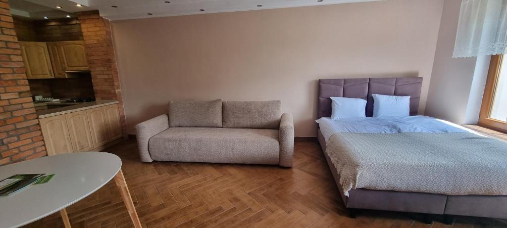 a small bedroom with a bed and a chair at Apartament Rynkowa 8 in Międzychód