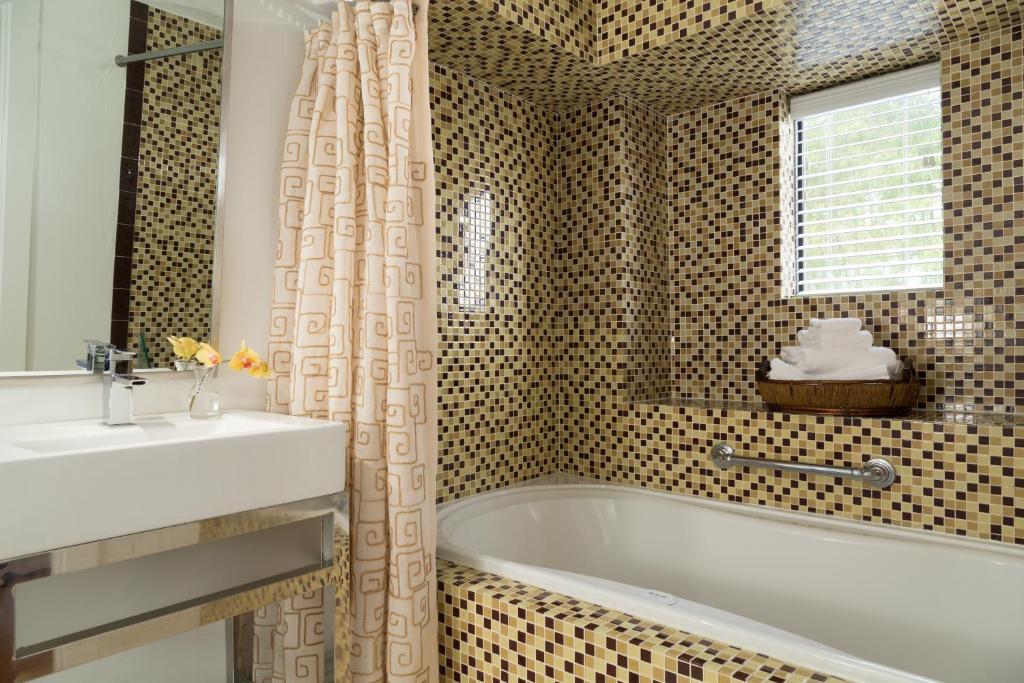 Black Dolphin Inn - Single Room With Balcony