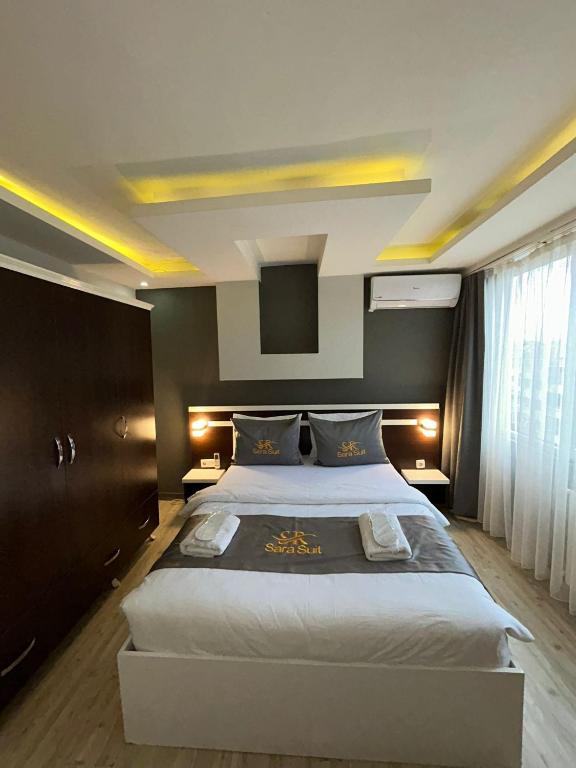 Postel nebo postele na pokoji v ubytování SARA SUİT HOTEL