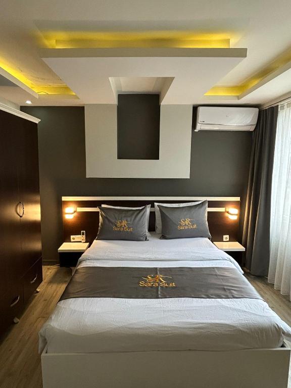 Postel nebo postele na pokoji v ubytování SARA SUİT HOTEL
