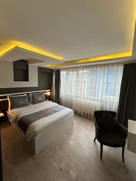 Postel nebo postele na pokoji v ubytování SARA SUİT HOTEL