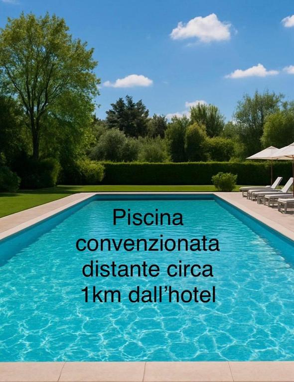 Bazén v ubytování Relais Le Felci Executive Suite Spa nebo v jeho okolí