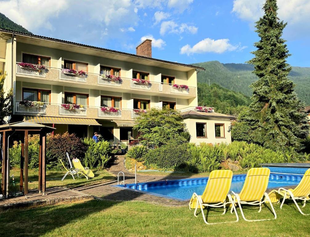 Nespecifikovaný výhled na hory nebo výhled na hory při pohledu z hotelu