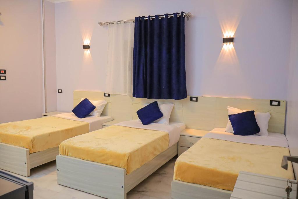 Tempat tidur dalam kamar di Rayan Nubian Guest House