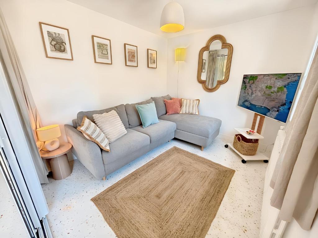 Posezení v ubytování La Maison de Ranville - Entre Caen & la Mer avec jardin et parking gratuit