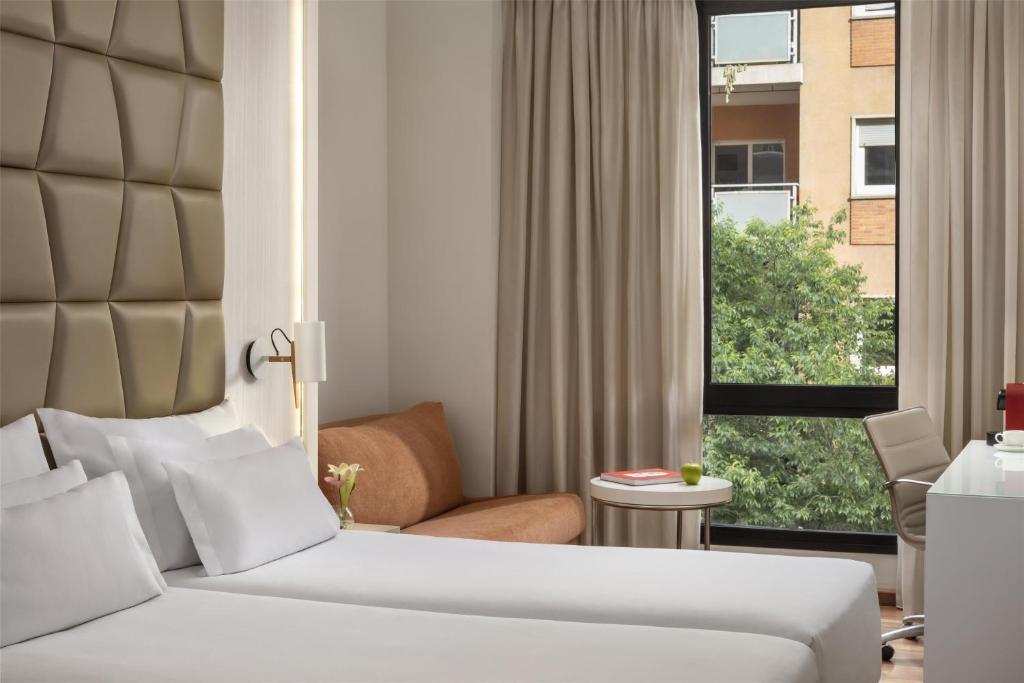 
Family Quintuple Interconnecting Room
