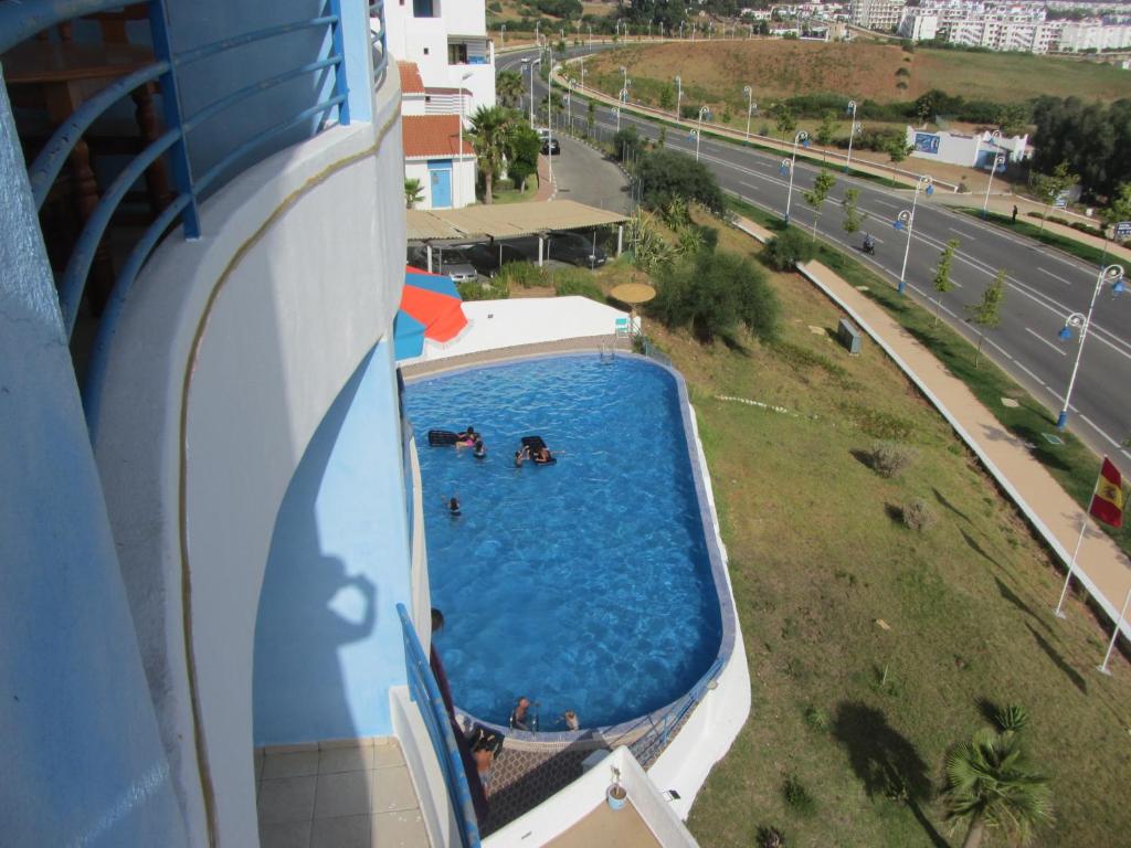 an overhead view of people swimming in a swimming pool at cabo dream 75 in Cabo Negro