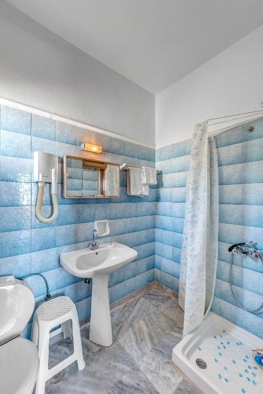 Koupelna v ubytování Hotel Smaragdi Apartments
