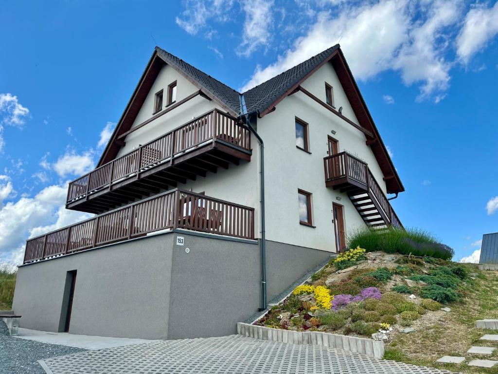 Budova, v ktorej sa apartmán nachádza
