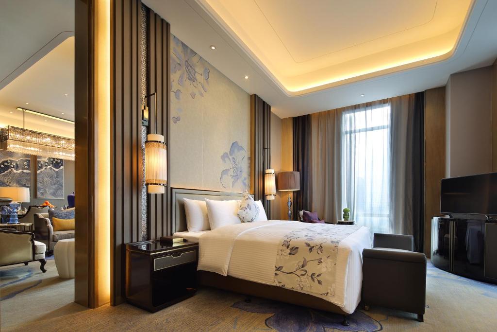Postel nebo postele na pokoji v ubytování Wanda Realm Liuzhou