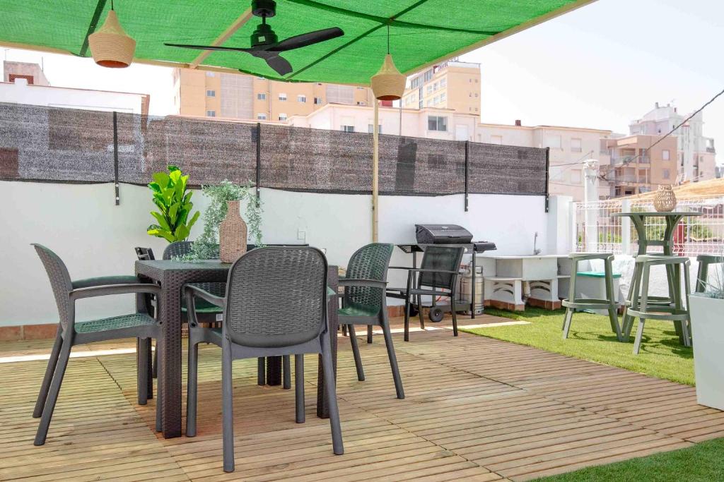 Patio nebo venkovní prostory v ubytování Chalet de Lujo con Azotea de Ensueño y Barbacoa