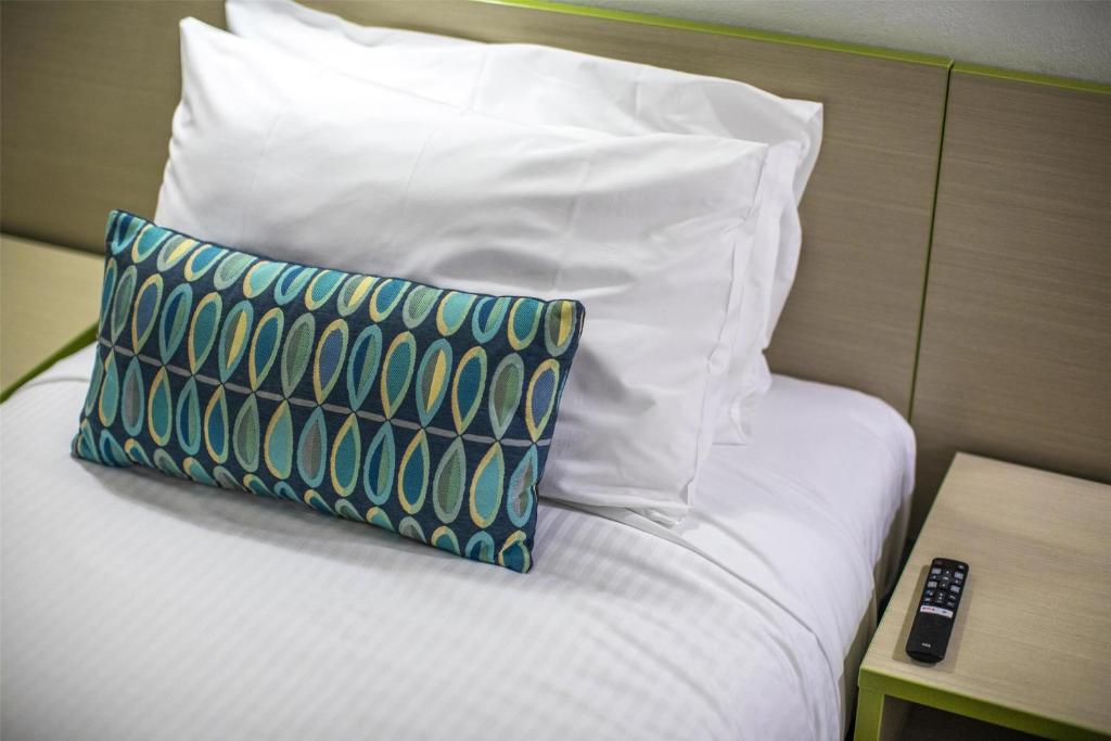 Nightcap at Skyways Hotel - Resim 10