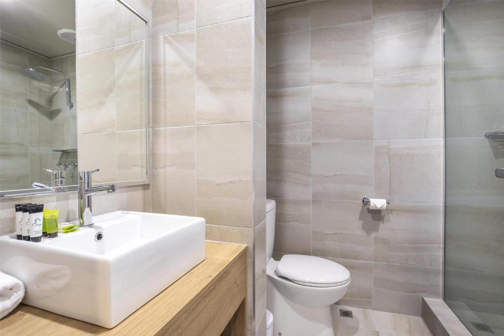 Nightcap at Excelsior Hotel - Resim 24