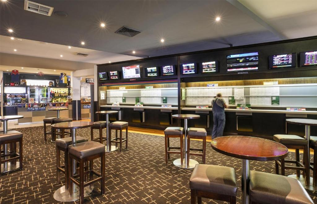 Nightcap at Excelsior Hotel - Resim 33