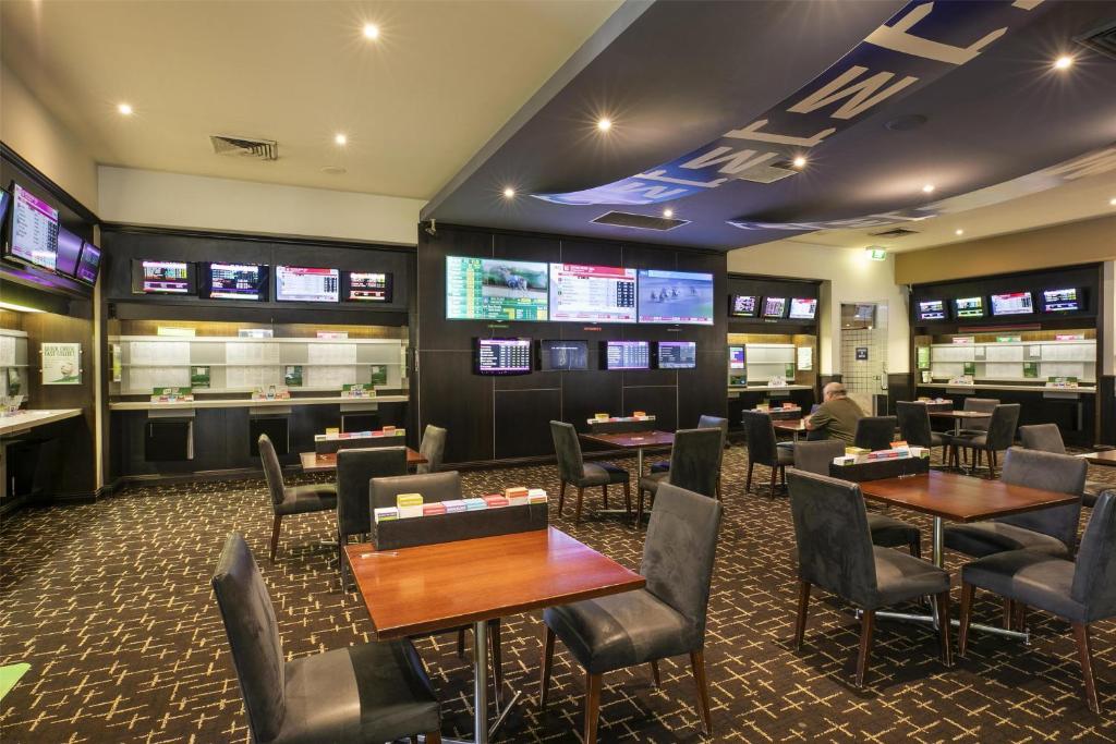 Nightcap at Excelsior Hotel - Resim 34