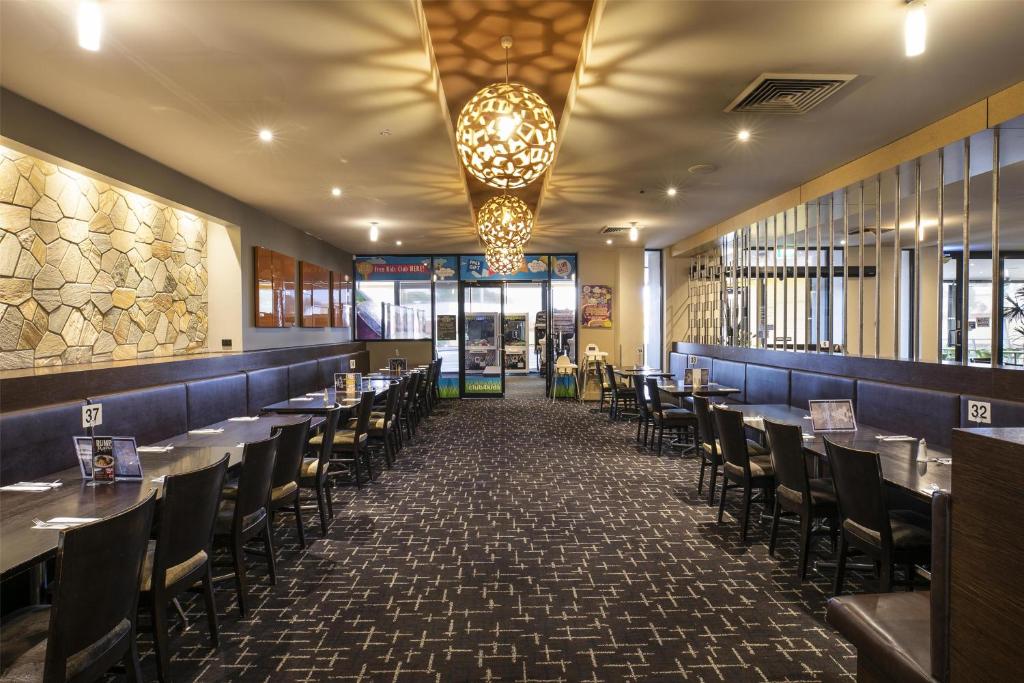 Nightcap at Excelsior Hotel - Resim 35