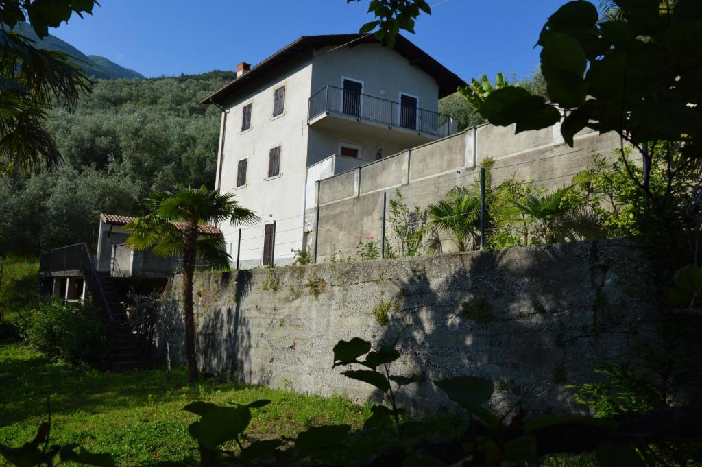 The building in which the holiday home is located