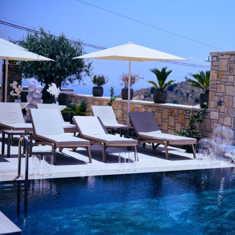 Bazén v ubytování Vila Infinity-Luxury Rooms nebo v jeho okolí