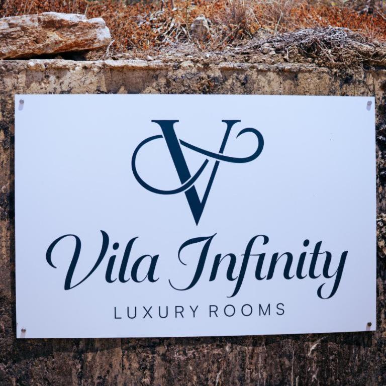 Certifikát, hodnocení, plakát nebo jiný dokument vystavený v ubytování Vila Infinity-Luxury Rooms