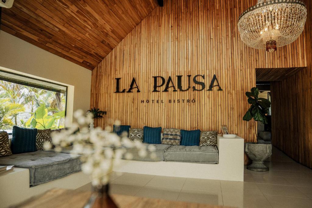 Istumisnurk majutusasutuses La Pausa Hotelbistro