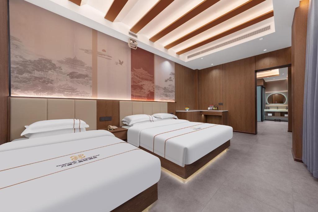 Postel nebo postele na pokoji v ubytování Xingshengjiu Courtyard Hotel Pingyao