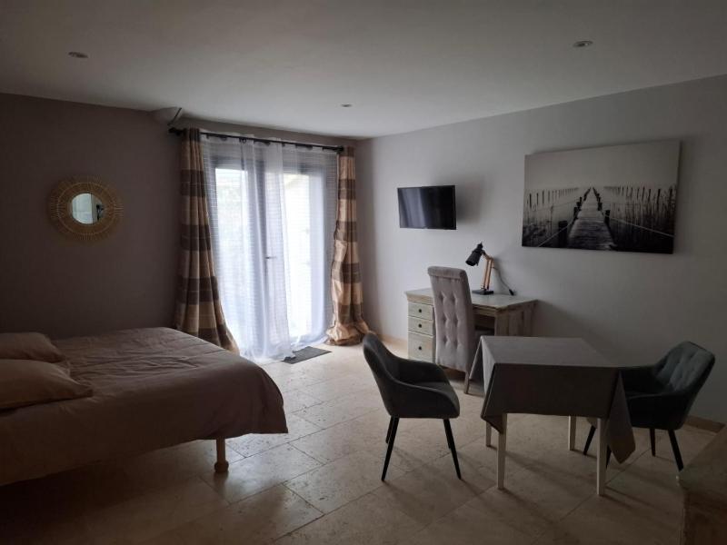 Photo de la galerie de l'établissement Chambre Indépendante avec salle de bain et terrasse privative au coeur des Alpilles, à Aureille