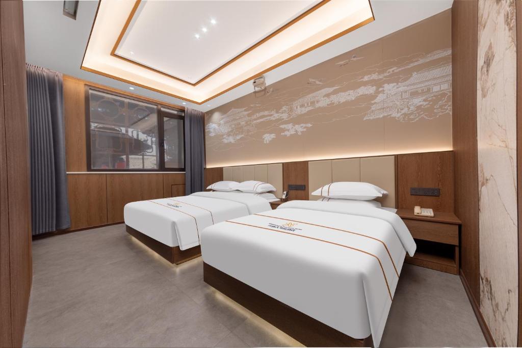 Postel nebo postele na pokoji v ubytování Xingshengjiu Courtyard Hotel Pingyao