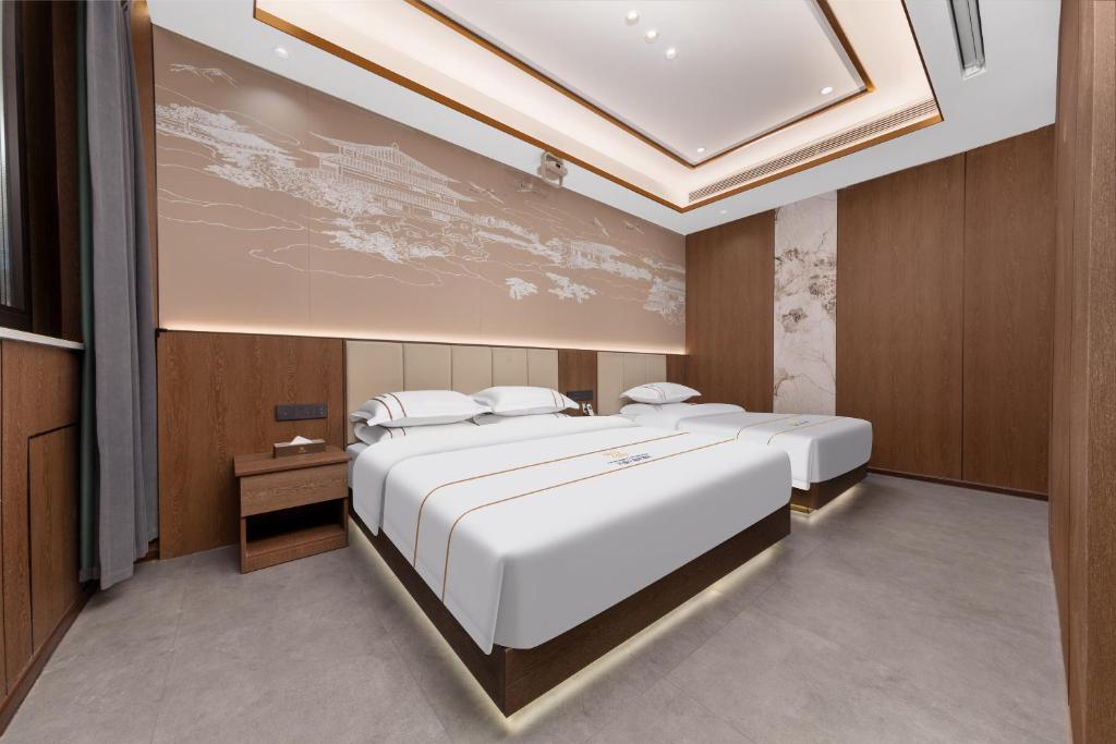Postel nebo postele na pokoji v ubytování Xingshengjiu Courtyard Hotel Pingyao