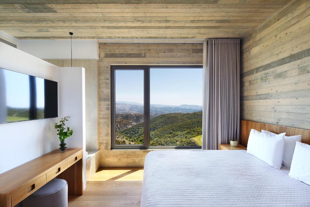 Postel nebo postele na pokoji v ubytování Minthis Resort