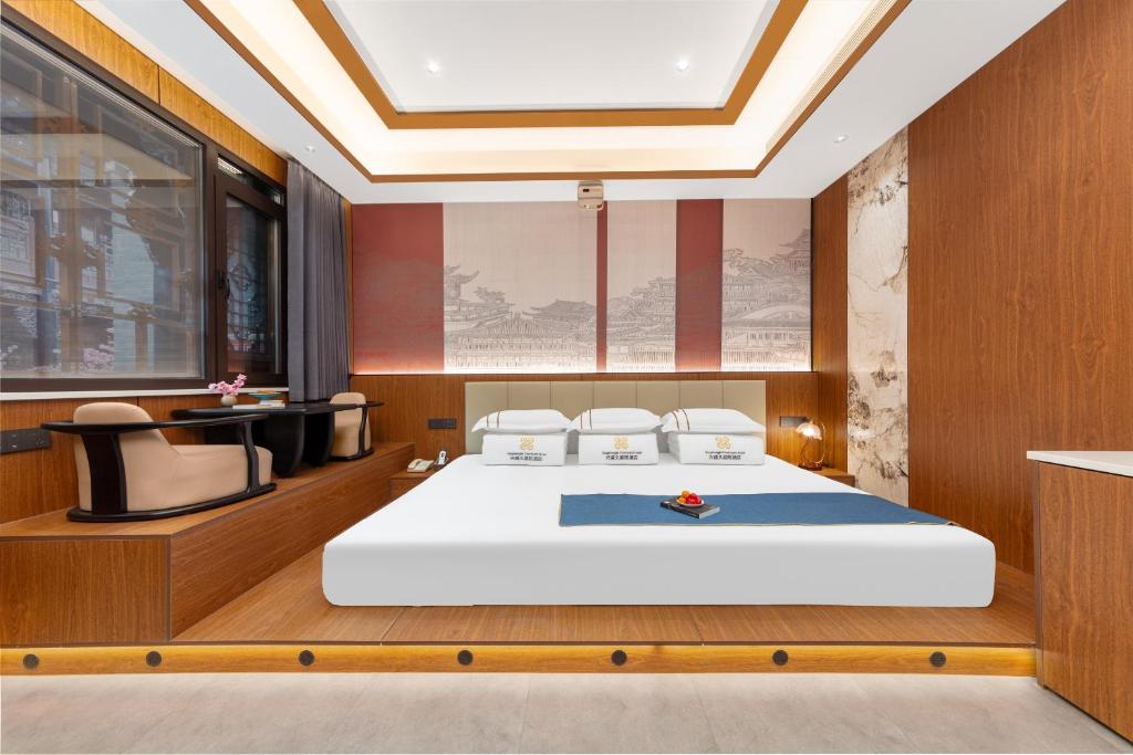 Postel nebo postele na pokoji v ubytování Xingshengjiu Courtyard Hotel Pingyao