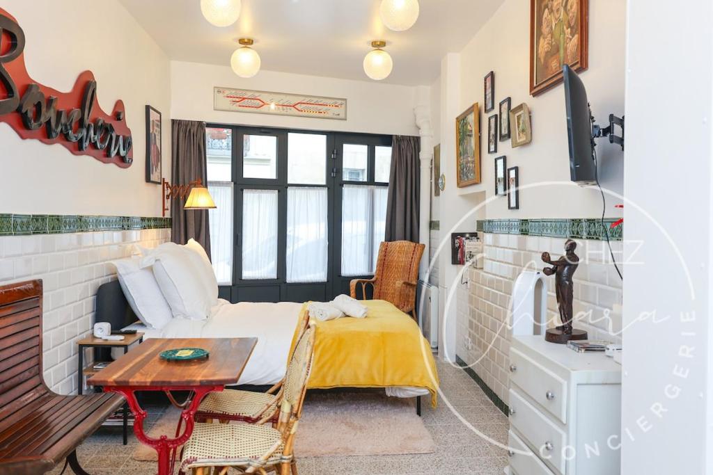 Paris Retro Bistro Escape Authentic & Cozy