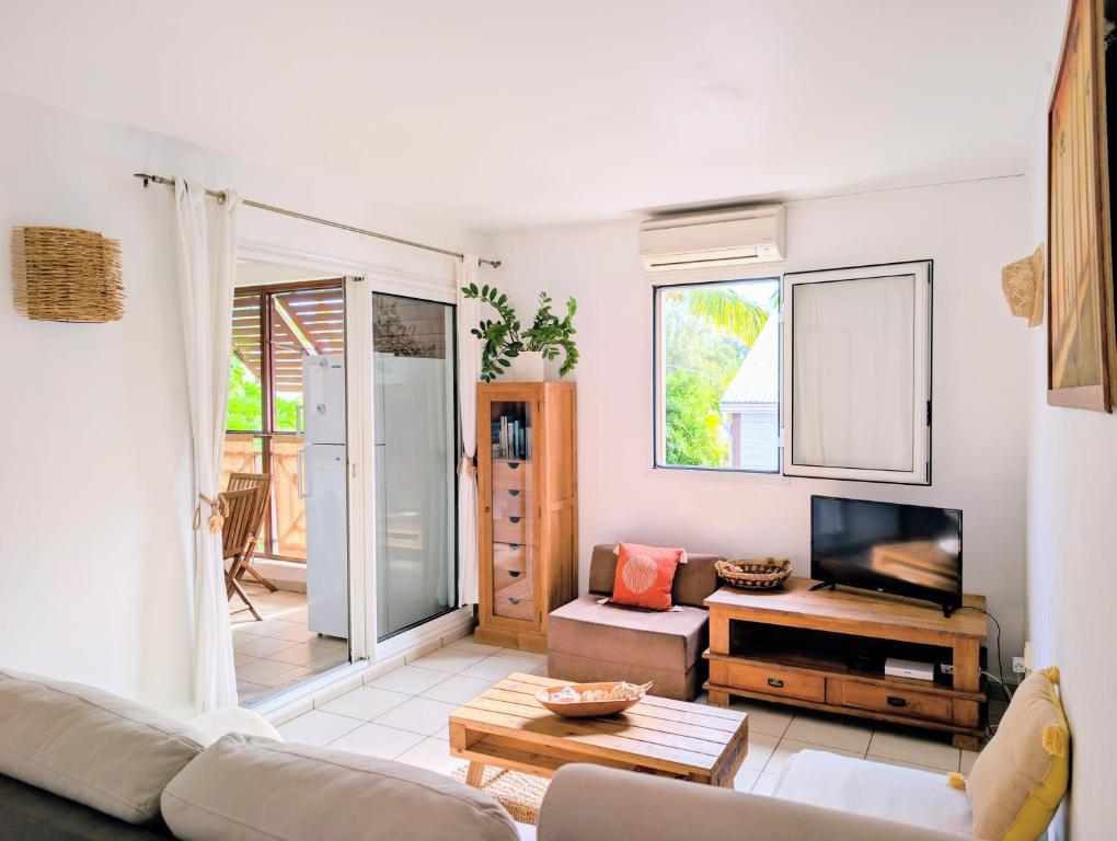 Χώρος καθιστικού στο Coté Mer - T2 à deux pas du lagon