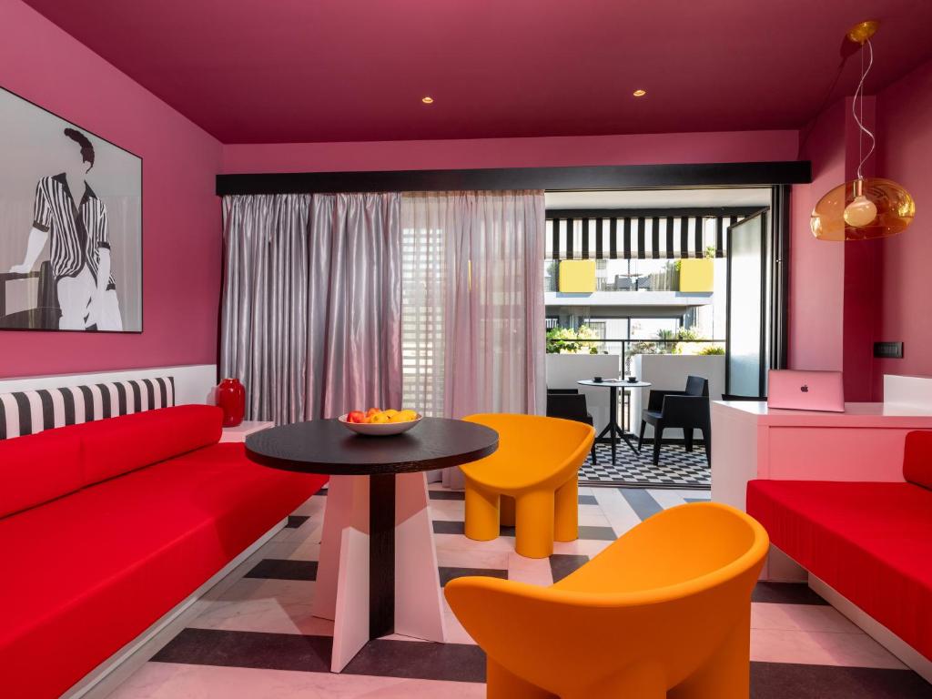 The Pal Living in a Concept - Resim 1