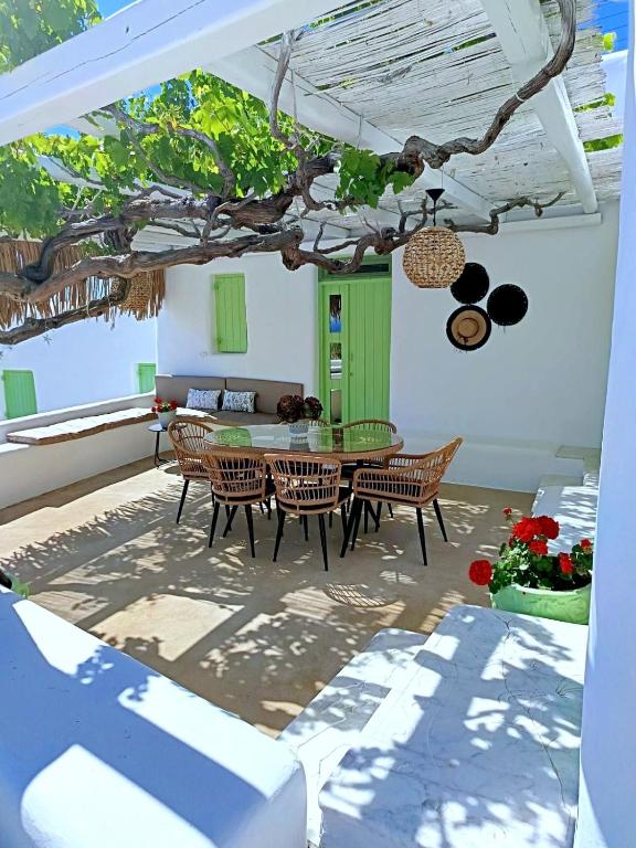 Patio nebo venkovní prostory v ubytování Casa Annaise Mykonos - Cycladic Gem with Pool & Jacuzzi
