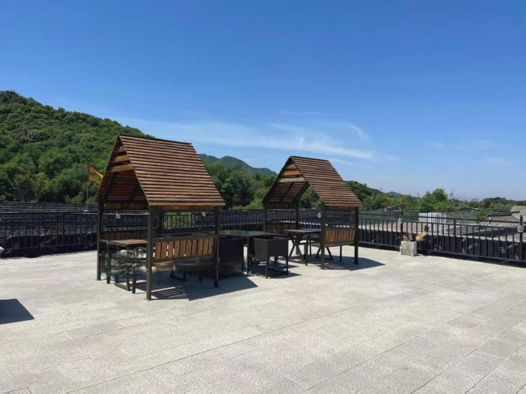 Nespecifikovaný výhled na hory nebo výhled na hory při pohledu z hotelu