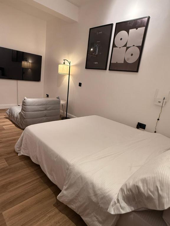 Postel nebo postele na pokoji v ubytování Iris by kisali