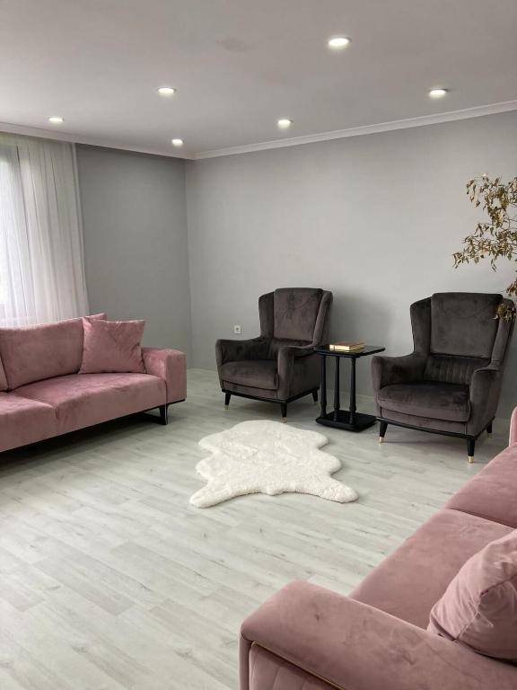 a waiting room with couches and chairs and a white rug at Trabzon rize in Of