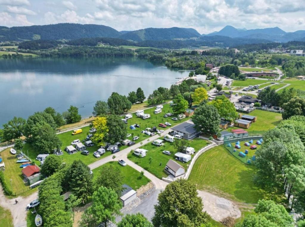 Naturlandskabet i nærheden af campingpladsen