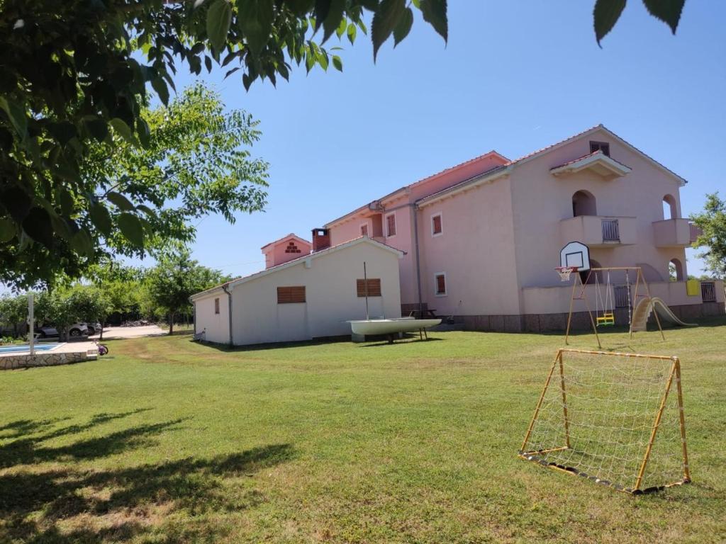 Budynek, w którym mieści się apartament