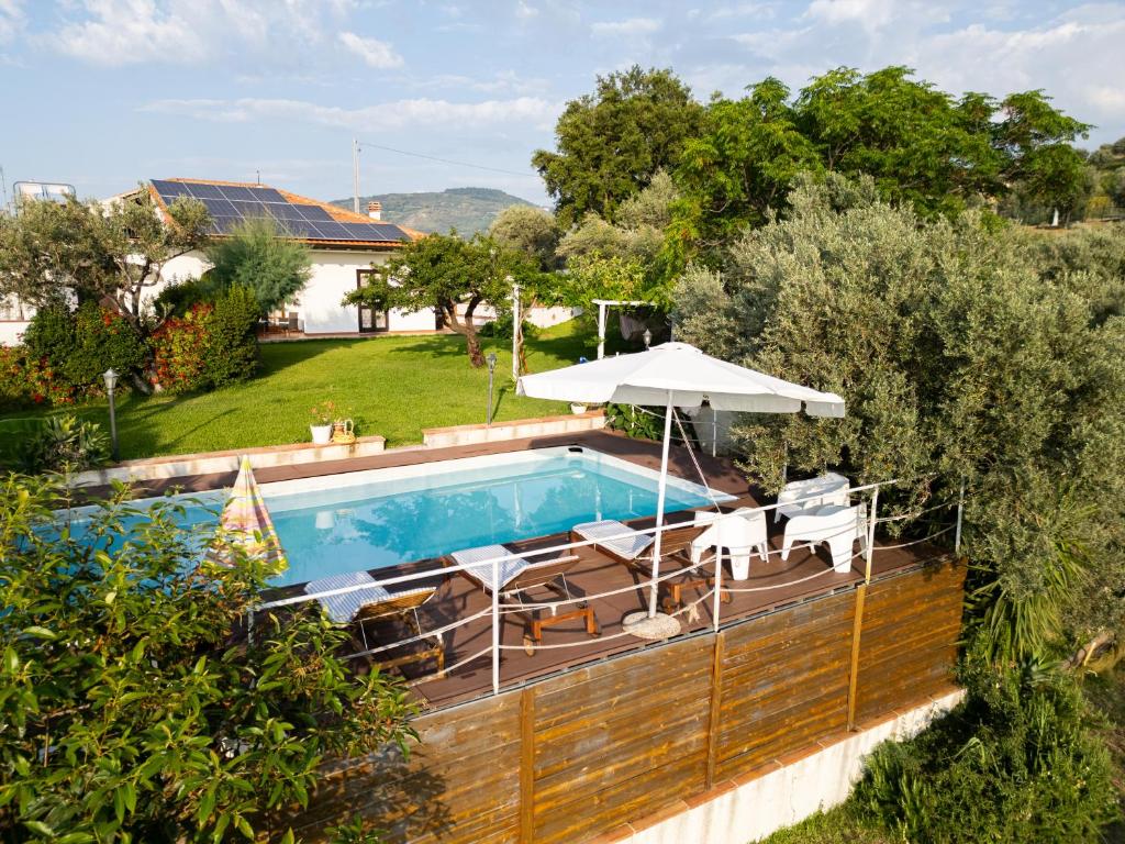 Πισίνα στο ή κοντά στο Villa in campagna con piscina