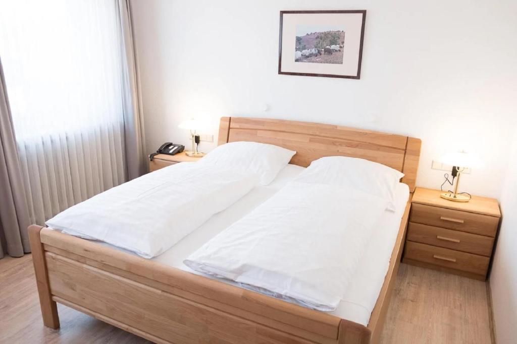 Postel nebo postele na pokoji v ubytování Pension Isernhagen