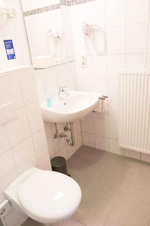 Koupelna v ubytování Pension Isernhagen