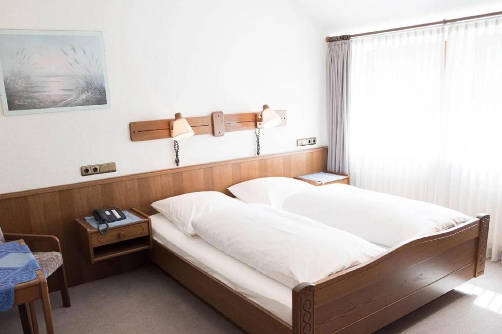 Postel nebo postele na pokoji v ubytování Pension Isernhagen
