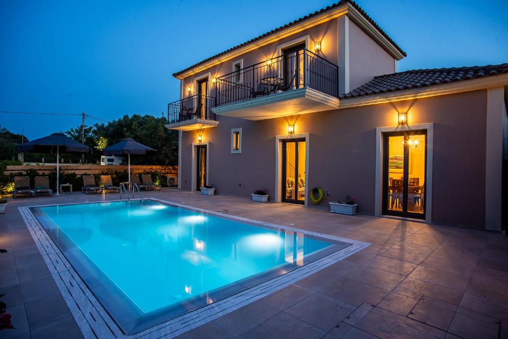 Hồ bơi trong/gần Luxury Villa Emily